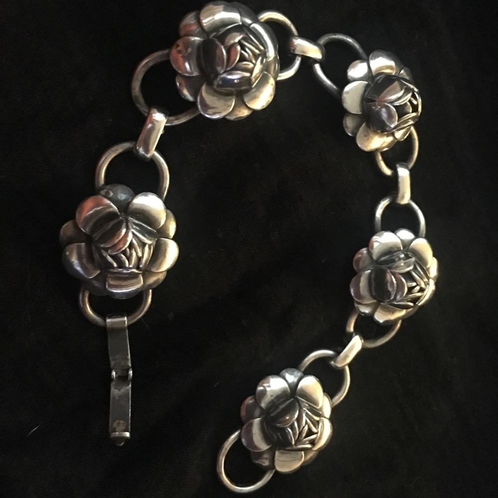 ❗️SOLD❗️Silver Coro Bracelet from 1940’s